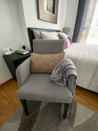 Sillón tapizado tela