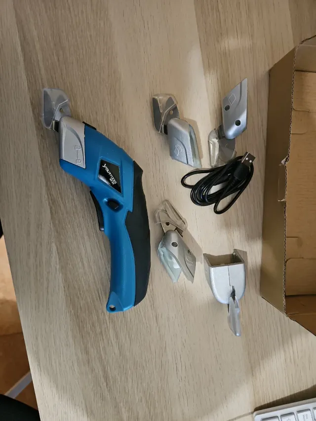 Tijera Eléctrica Inalámbrica Corta Telas