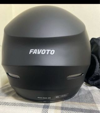 Casco de moto negro integral