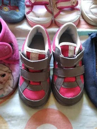 Zapatillas, deportivas,etc...talla 24,25,26