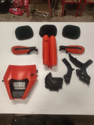 Foco led, tapa embrague, paramanos, filtro aire.