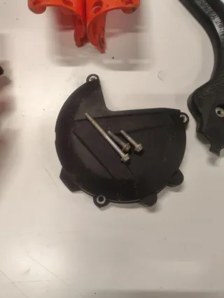 Foco led, tapa embrague, paramanos, filtro aire.