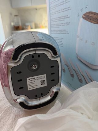 Suporte de facas SMEG preto com madeira