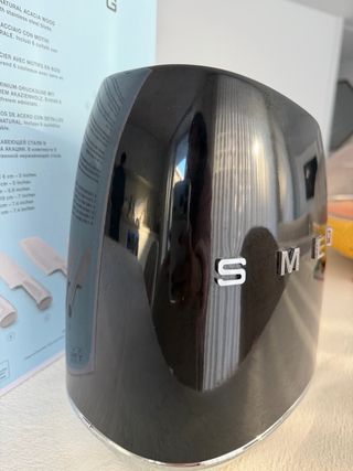 Suporte de facas SMEG preto com madeira