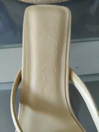 Sandalias Beige Cuadradas