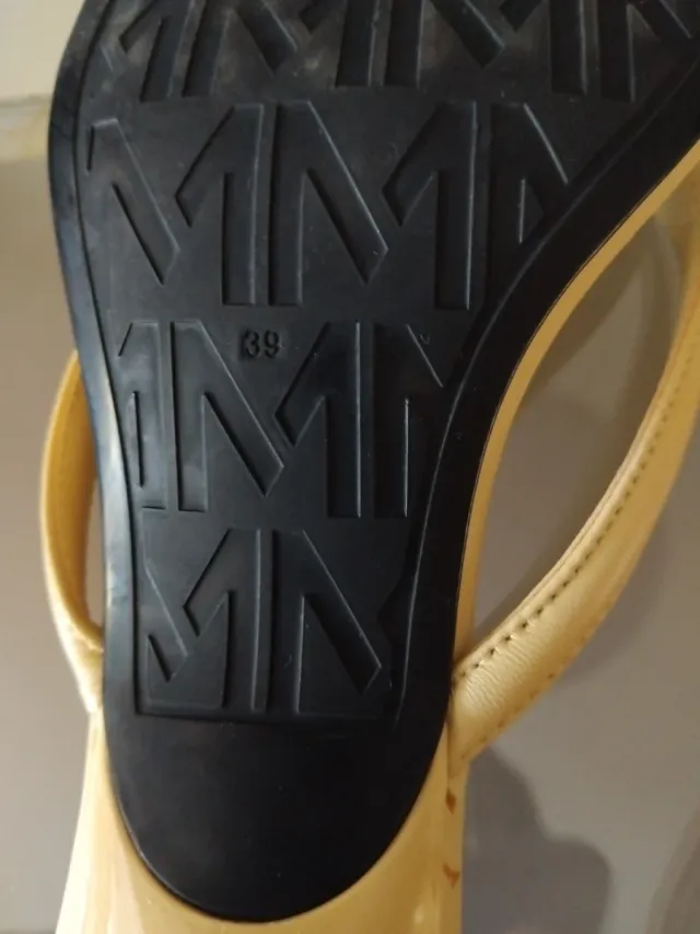 Sandalias Beige Cuadradas