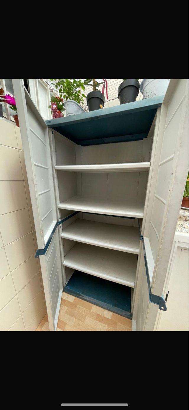 Armario de plástico blanco y azul