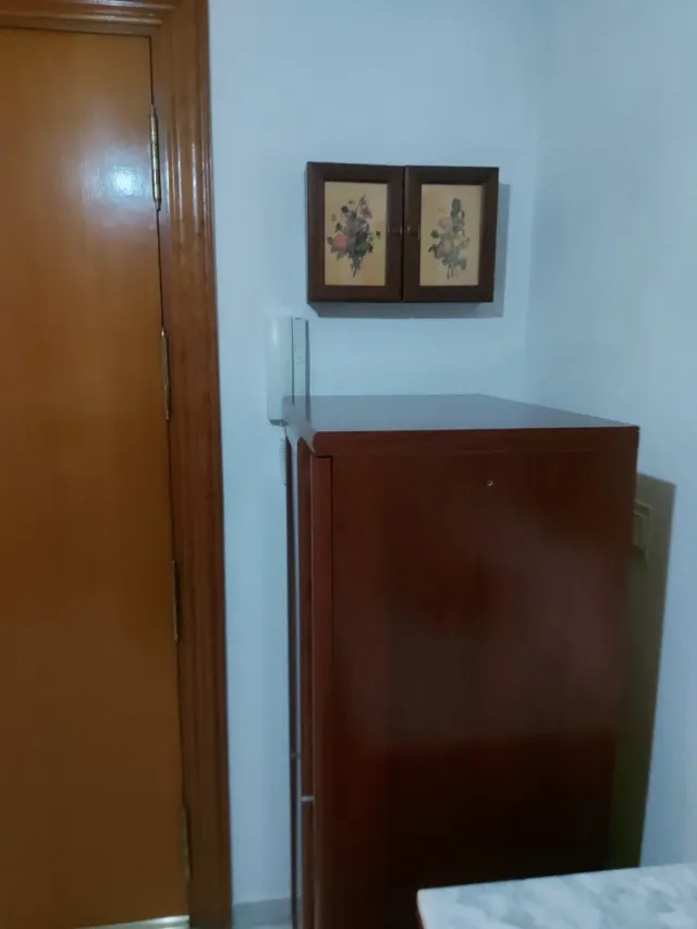 Mueble de salón madera y cristal