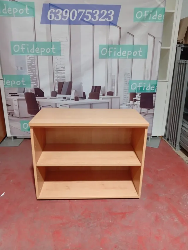 Scaffale da ufficio in legno chiaro