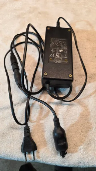 Cargador Batería Li-ion 42V 2A