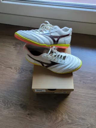 Zapatillas Fútbol Sala Mizuno Blancas y Amarillas