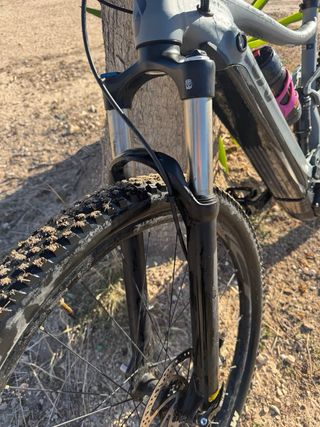 Bicicleta eléctrica Liv Embolden E+ 2 gris