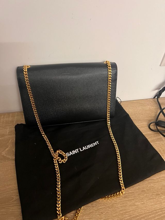 Bolso Saint Laurent Kate Monogramme SL Negro Dorad