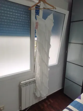 Vestido largo blanco con volantes