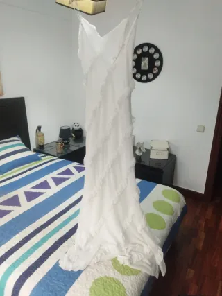 Vestido largo blanco con volantes