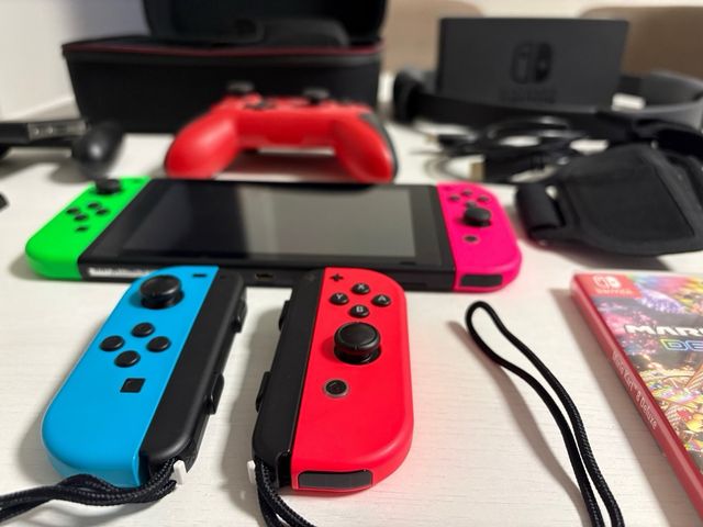Nintendo Switch + 4 mandos + 3 juegos (ring fit)