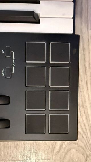 Controlador MIDI Alesis V25