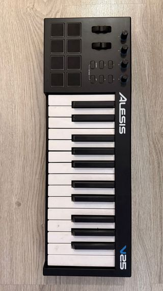 Controlador MIDI Alesis V25