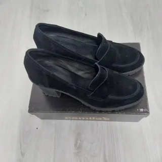 Mocasines ante negro, con tacon de goma, talla 41