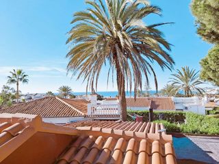 Chalet en venta en El Faro de Calaburra - Chaparral en Mijas