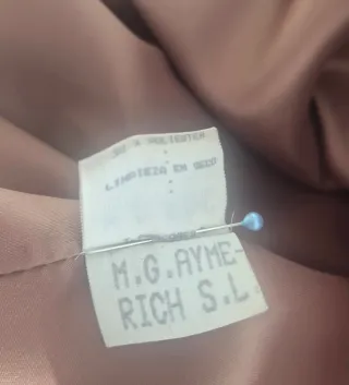 Gabardina Beige con Detalles Marrones