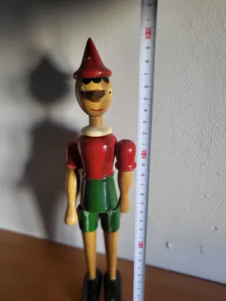 Pinocho de madera articulado.