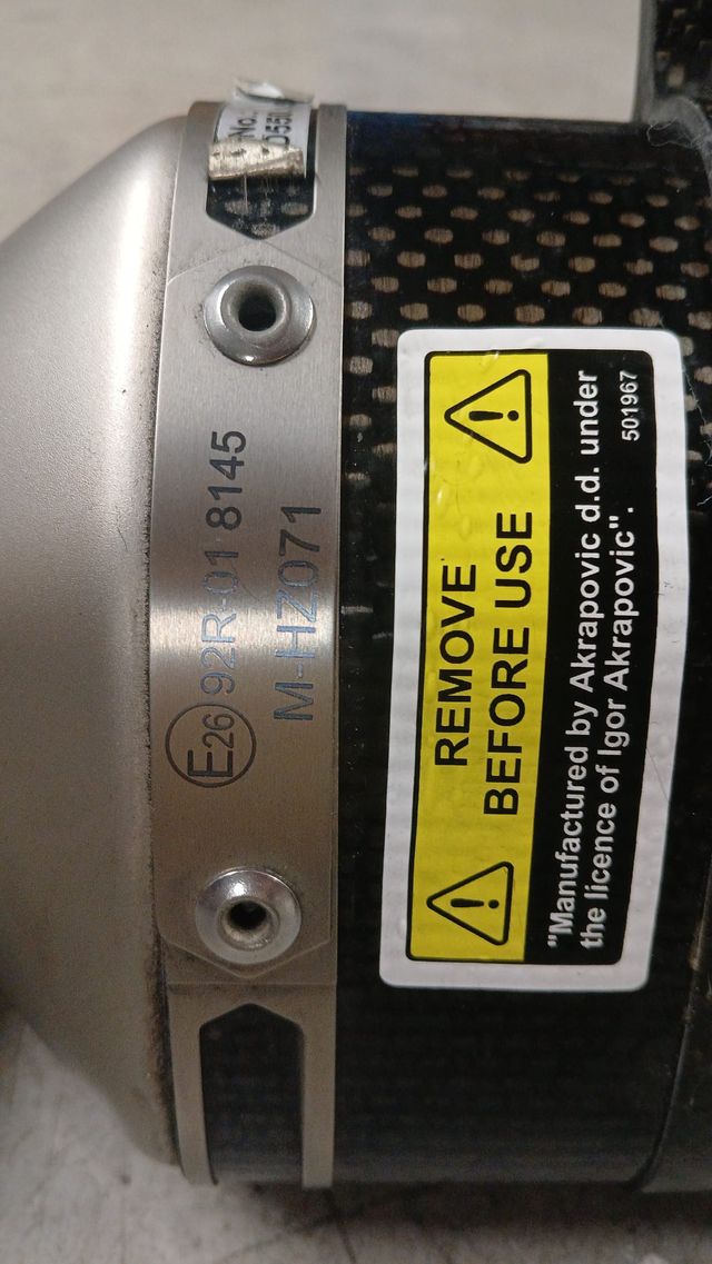 ESCAPE KAWASAKI Z900 AKRAPOVIC