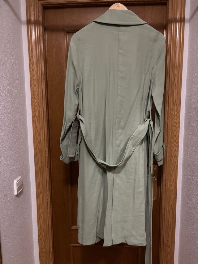 Gabardina Mango verde claro