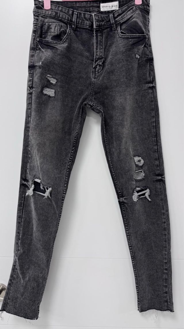 Pantalón vaquero gris Lefties desgastado