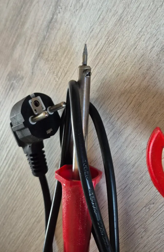 Soldador Rojo con Bobina Estaño