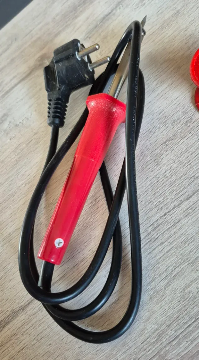 Soldador Rojo con Bobina Estaño