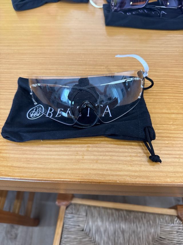 Lote de gafas de tiro Beretta,funda y maletín
