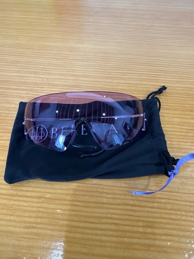 Lote de gafas de tiro Beretta,funda y maletín