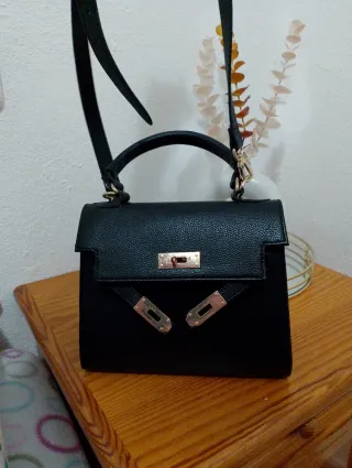 Bolso de mano negro elegante