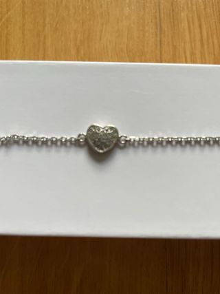Pulsera de plata con corazon