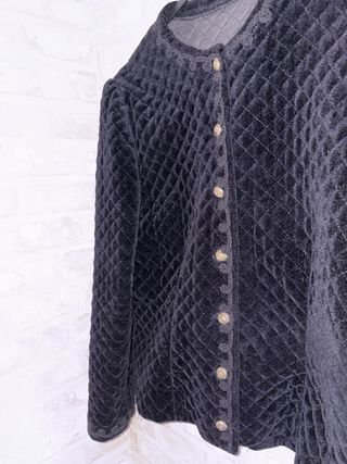 Chaqueta negra acolchada