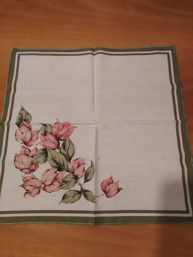 Set 8 tovaglioli fiori rosa e verdi