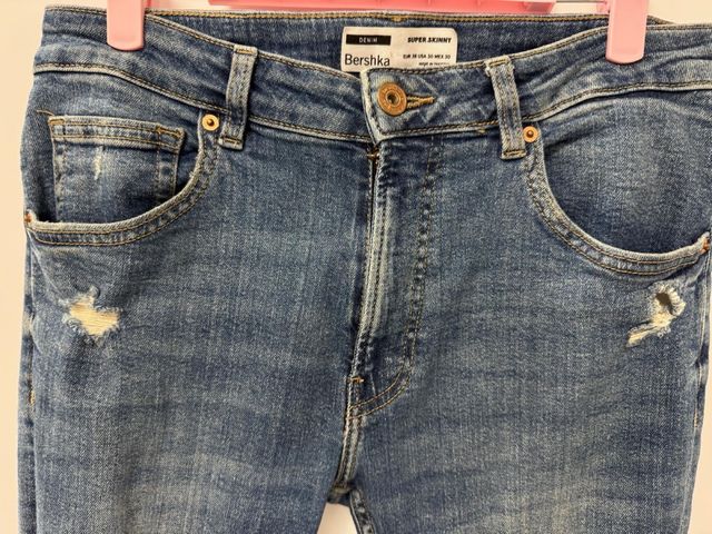 Pantalón vaquero Bershka azul desgastado