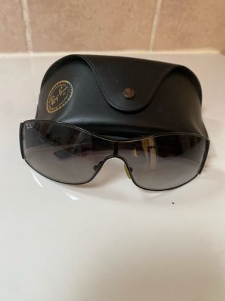 Gafas de sol Ray-Ban negras y grises