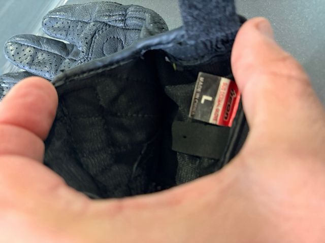 Luvas de Moto ICON em Couro Perfurado Pretos