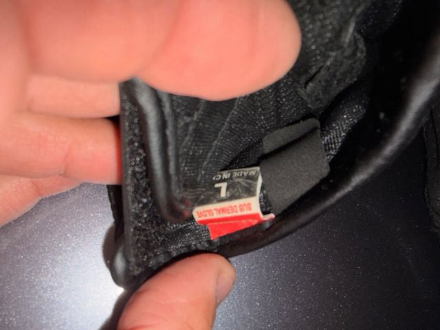 Luvas de Moto ICON em Couro Perfurado Pretos