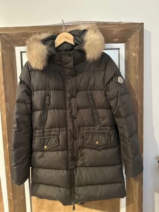 Abrigo Moncler acolchado con capucha