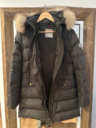 Abrigo Moncler acolchado con capucha