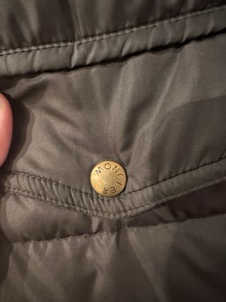 Abrigo Moncler acolchado con capucha