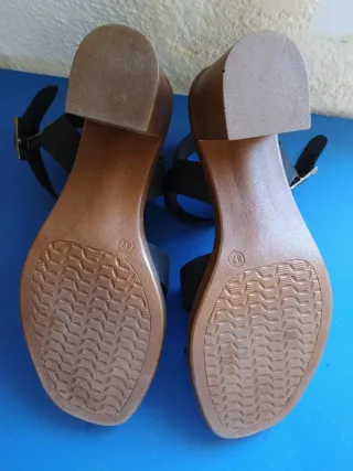 Sandalias Fresia Piel Tacón Bloque Negro