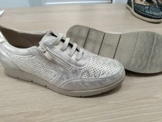 Zapatillas cómodas plateadas