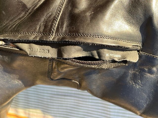 Botas altas de piel negra