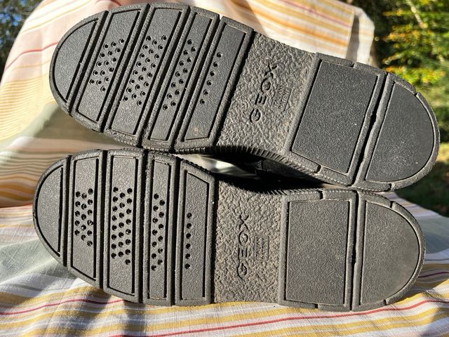 Botas altas de piel negra