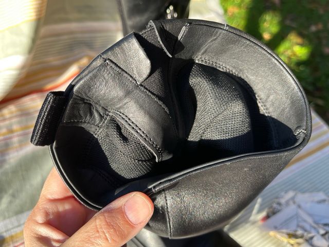 Botas altas de piel negra