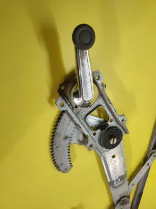 ELEVALUNAS DELANTERO IZQUIERDO NISSAN PATROL